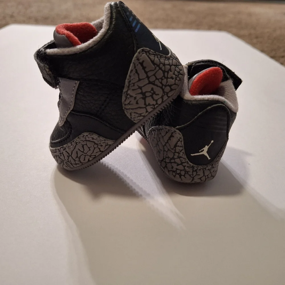 Pre-Owned Air jordan retro 3 black cement boys Size 1c